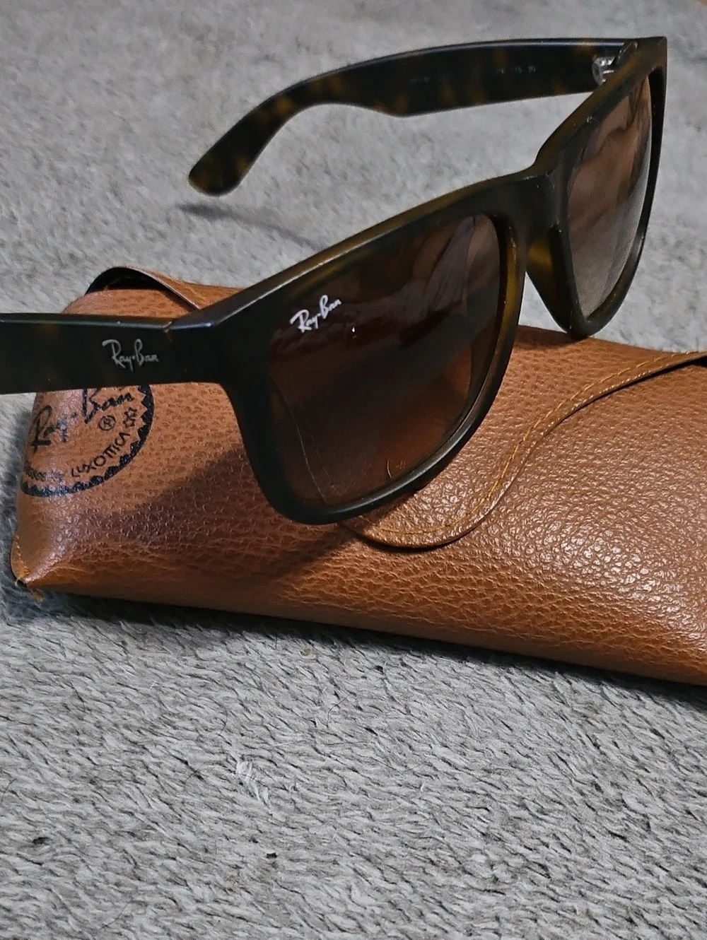 Rayban Justin Model Number: RB4165 With Black Case And Cloth